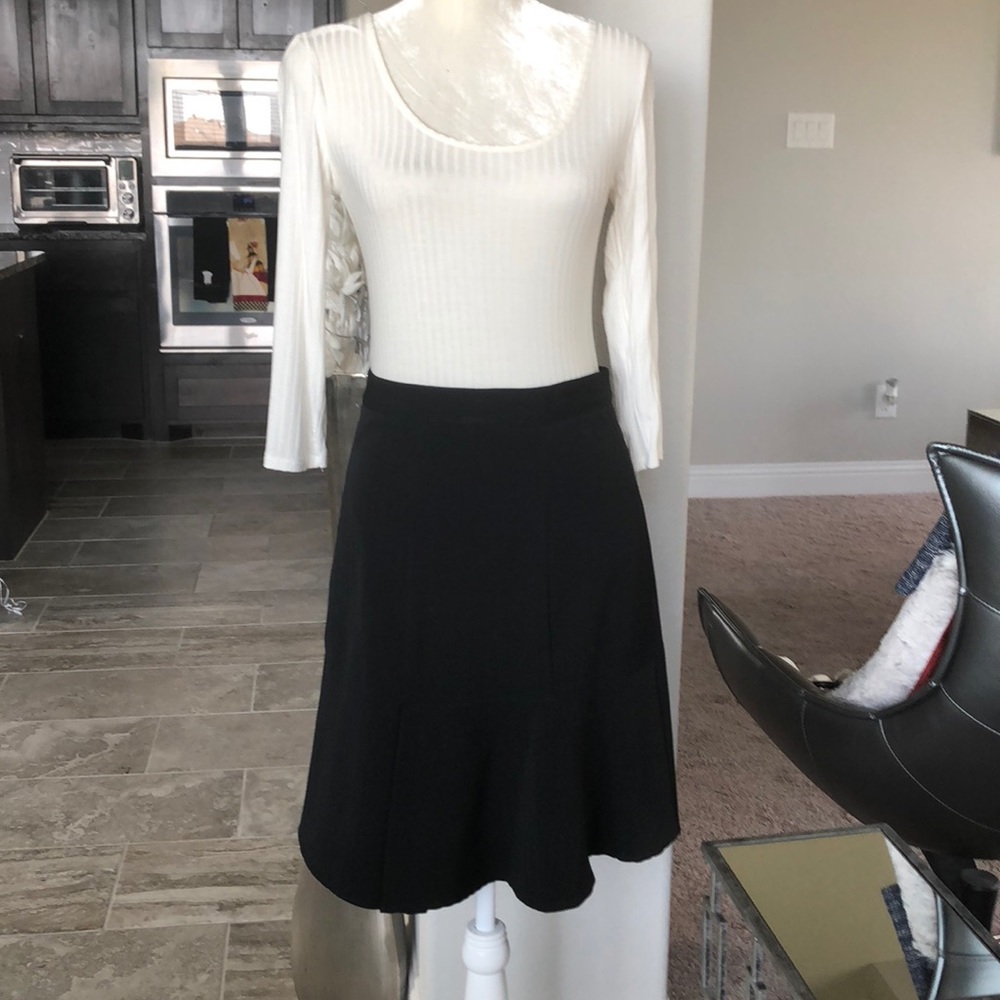 Black pleated skirt!